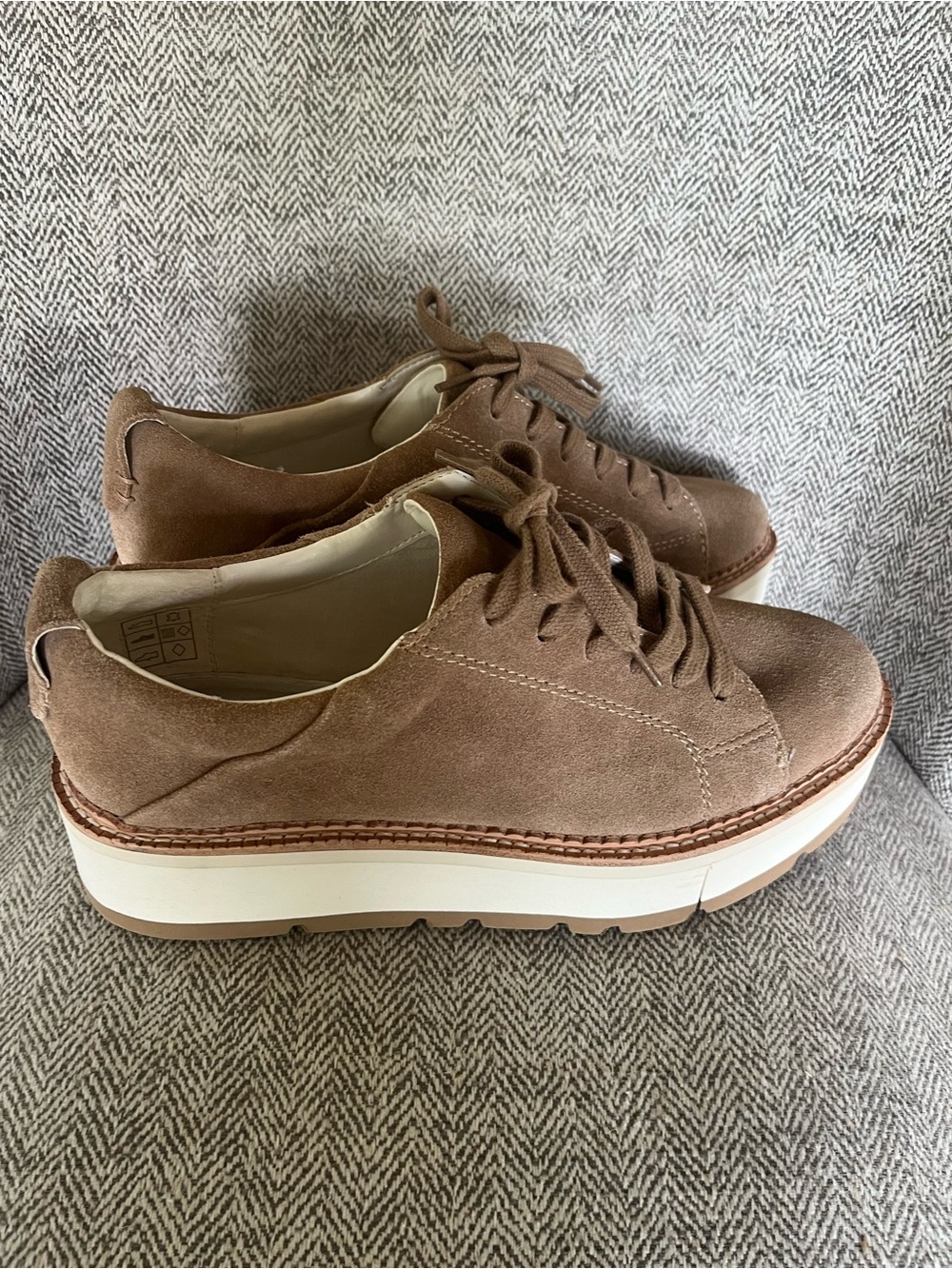 Dolce Vita Women’s Size 8 Taupe Suede Platform Lace Up Sneakers - Picture 2 of 7